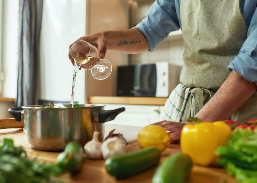 Cropped,Shot,Of,Man,,Chef,Cook,Pouring,A,Glass,Of